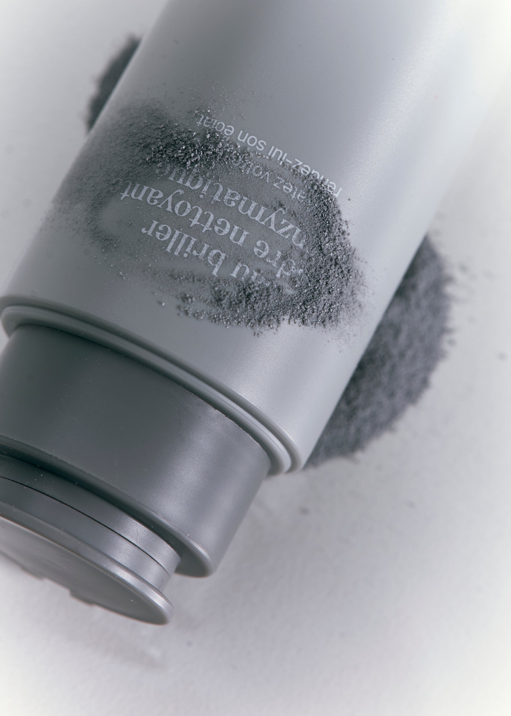 equlib EAU BRILLER ENZYME CLAY POWDER WASH