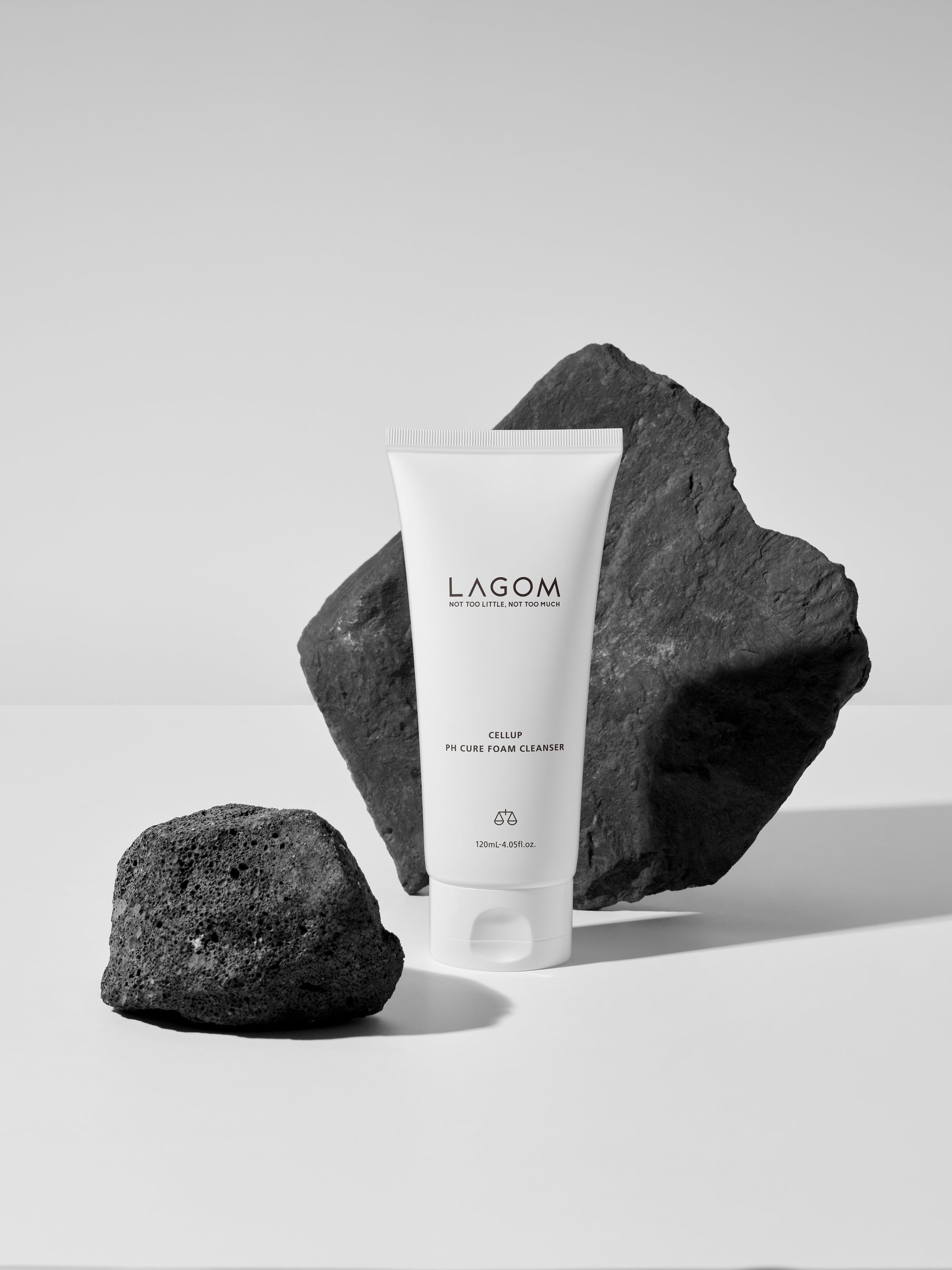 LAGOM CELLUP PH CURE FOAM CLEANSER 